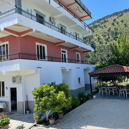 Villa Deart Berat Exteriör bild